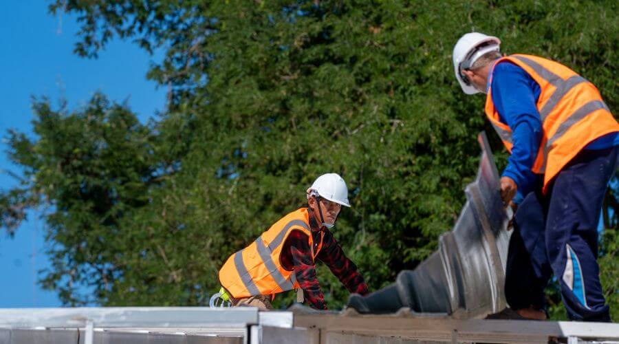 Professional gutter cleaning in Lorane, OR